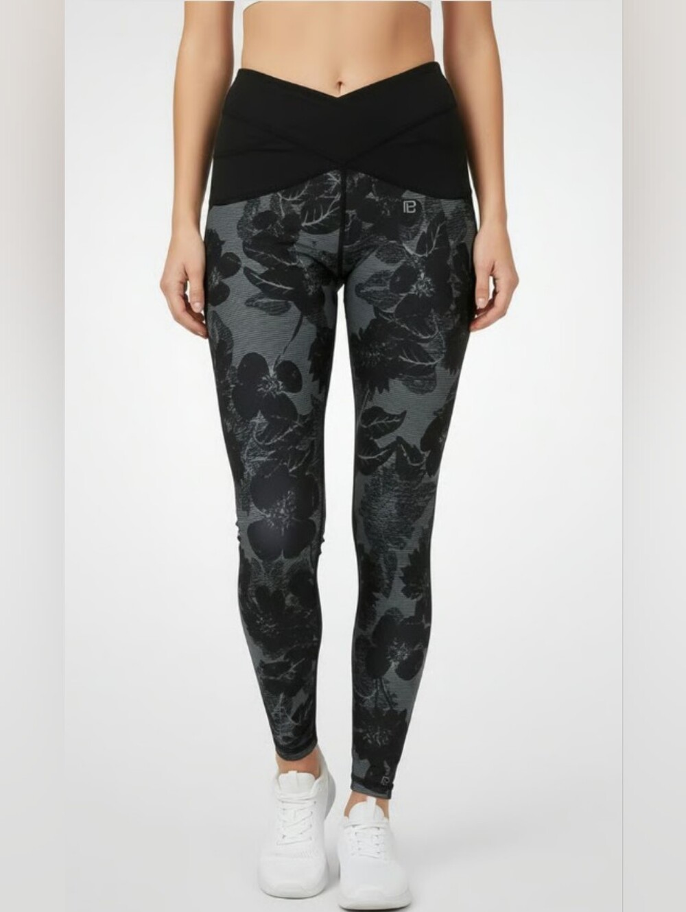 Body Language Sportswear Women's Chloe Capri Leggings in Multicolor Floral -Sz M